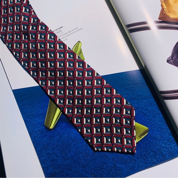 MARTIN WONG SILK TIE WITH ABSTRACT PRINT IN COLORFUL BURGUNDY GREEN GRAY WHITE - Picture 1 of 11